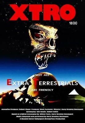 ¡Xtro: Una película de terror espacial que te dejará boquiabierto con su mezcla explosiva de horror cósmico y desconcertantes mutaciones alienígenas!